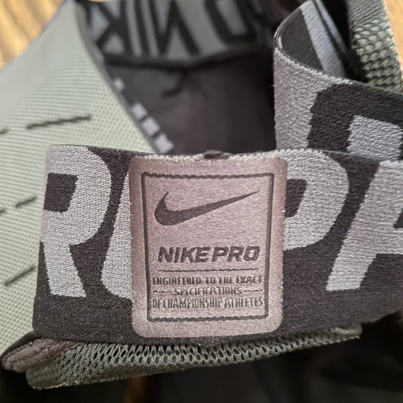 Nike Pro Buts Football Hyperstrong hard plate Core padded shorts. Size medium - Picture 4 of 5